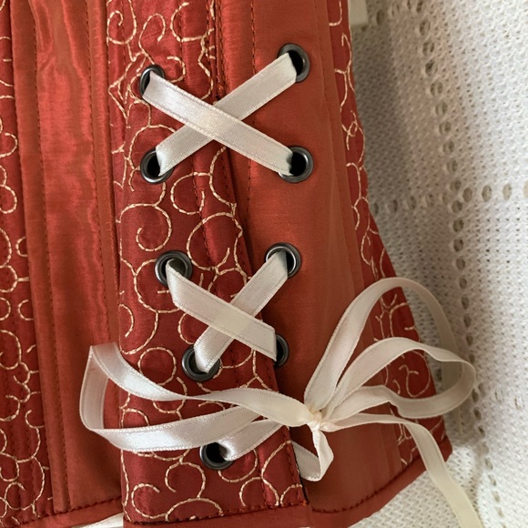 TT Corset (Pumpkin) size 22” (small) - Picture 6 of 16